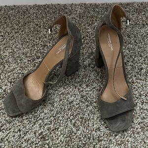 Michael kors gray heels size 39 eu or 8 us guc